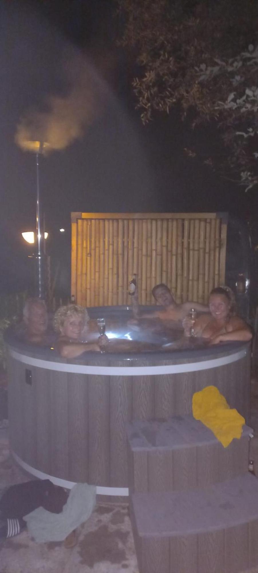 Rumah Senang Wellness Met Hottub En Tuin Ewijk Buitenkant foto